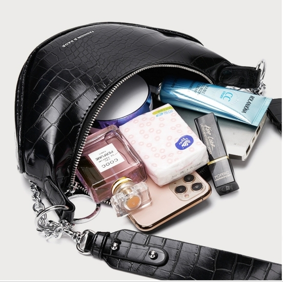 NEW ! Shoulder/ Cross Body / Belt Bag - Picture 7 of 8